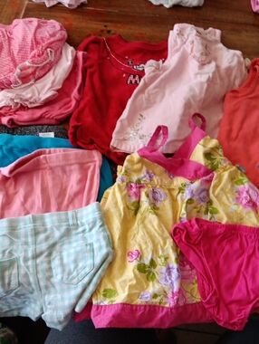 11 Pieces Of Assorted Baby Girls Clothes In A Bundle